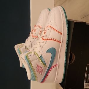 Air Jordan 1 Mid SE (GS)